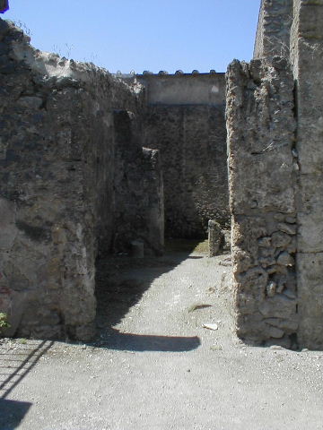 VI 16 5 Pompeii May 2005 Entrance Doorway